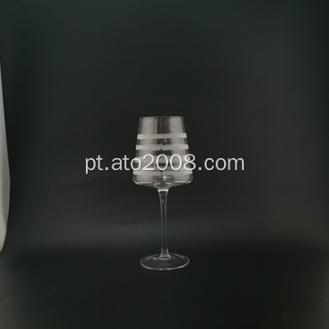 Taça de vinho branco com haste fosca